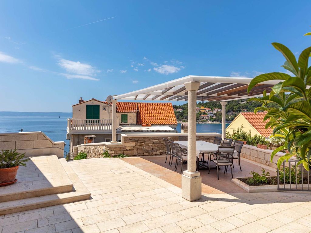 Villa erste Reihe zum Meer mit Pool