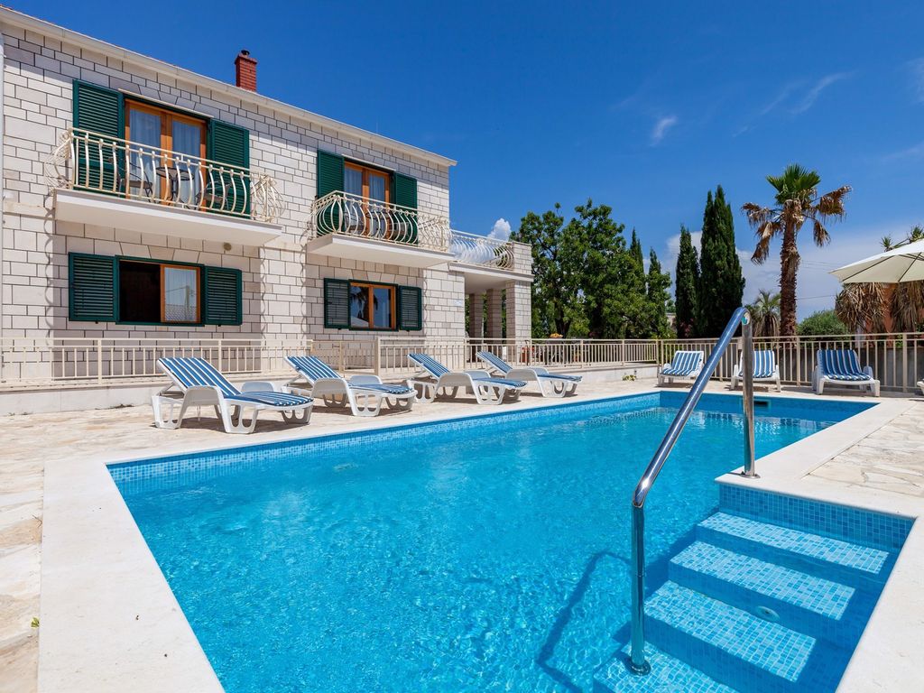 Villa mit Meerblick und Pool