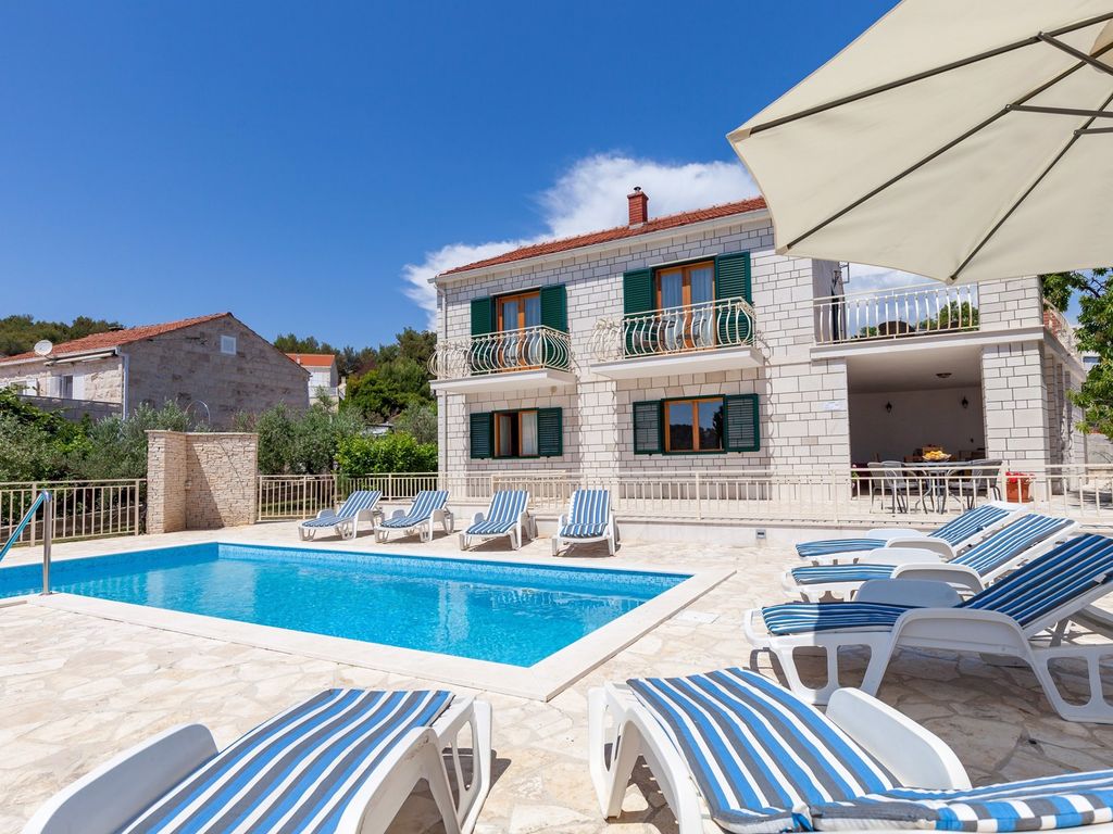 Villa mit Meerblick und Pool