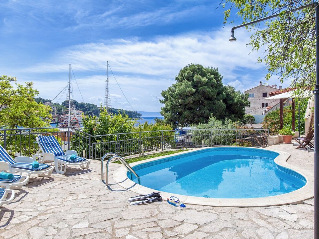 Villa mit Meerblick und Pool