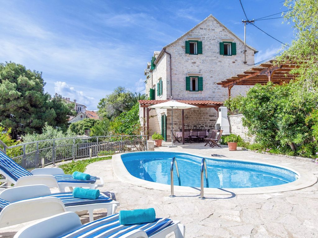 Villa mit Meerblick und Pool