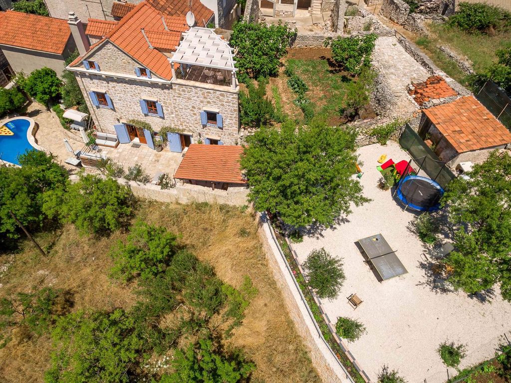 Villa mit Meerblick und Pool