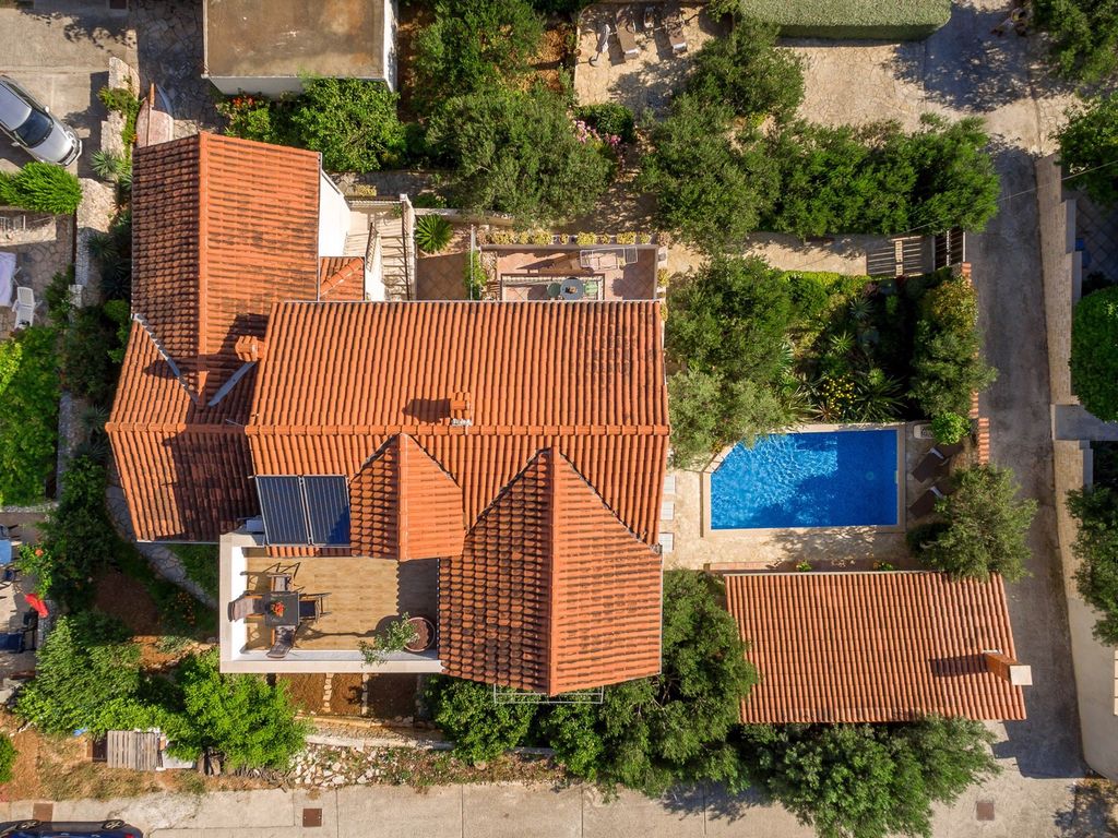 Villa mit Meerblick und Pool