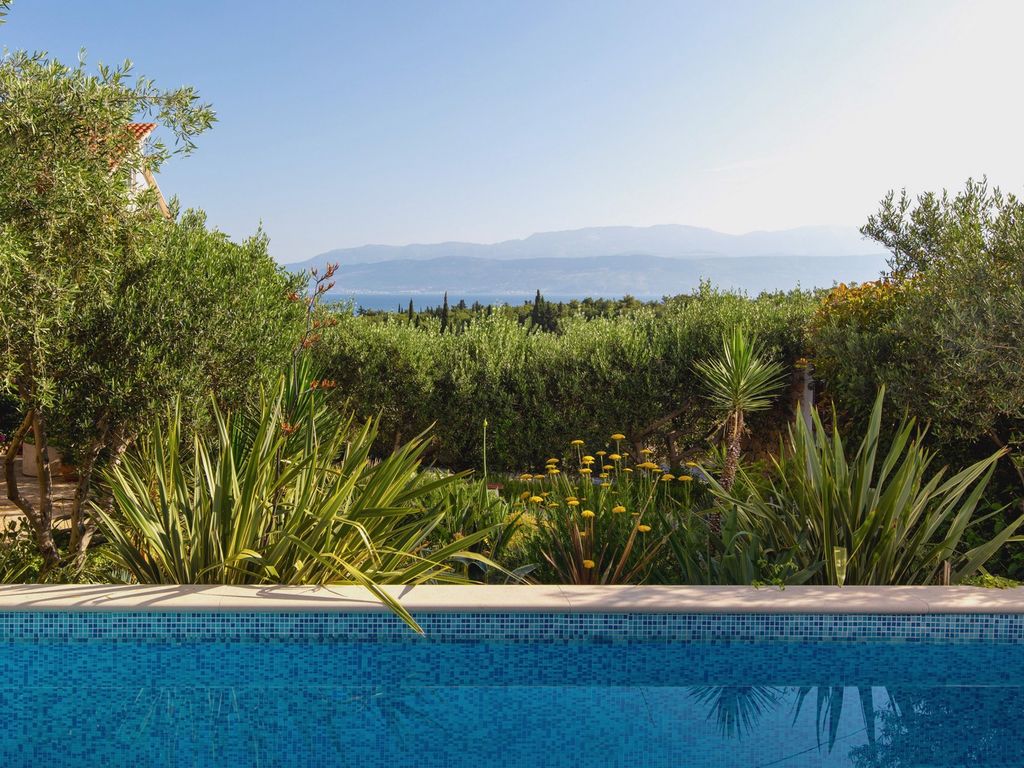 Villa mit Meerblick und Pool