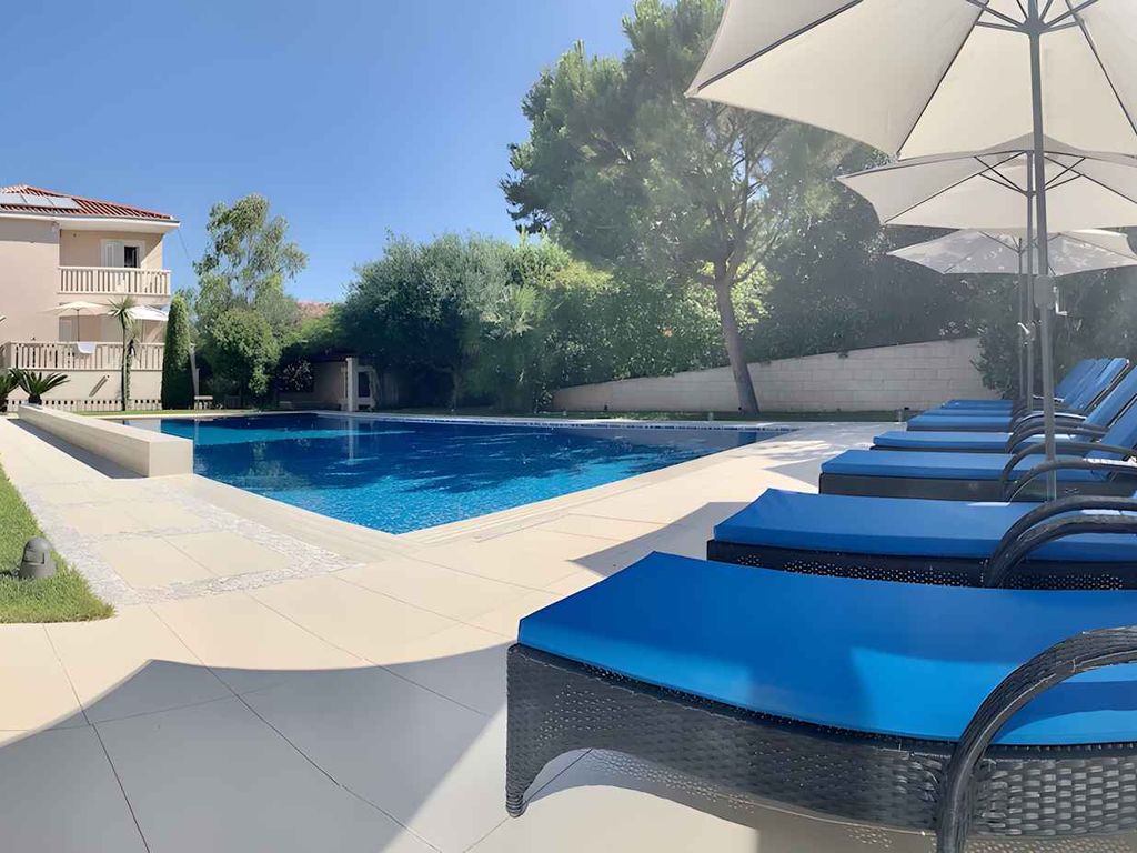Ferienwohnung mit Blick auf den Pool