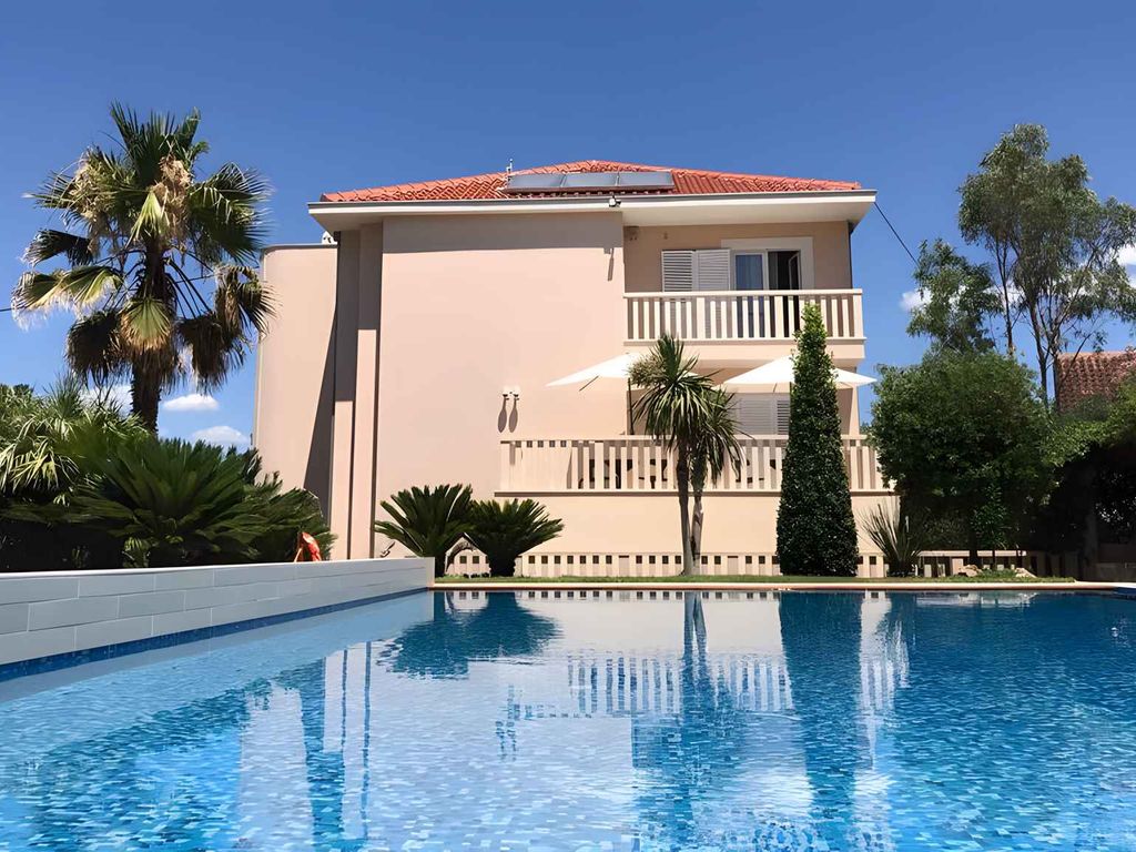 Ferienwohnung mit Blick auf den Pool