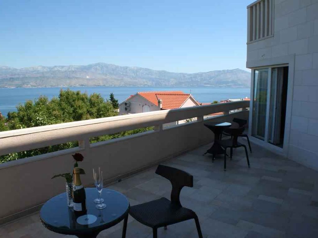 Ferienwohnung mit Meerblick, Klimaanlage und Pool
