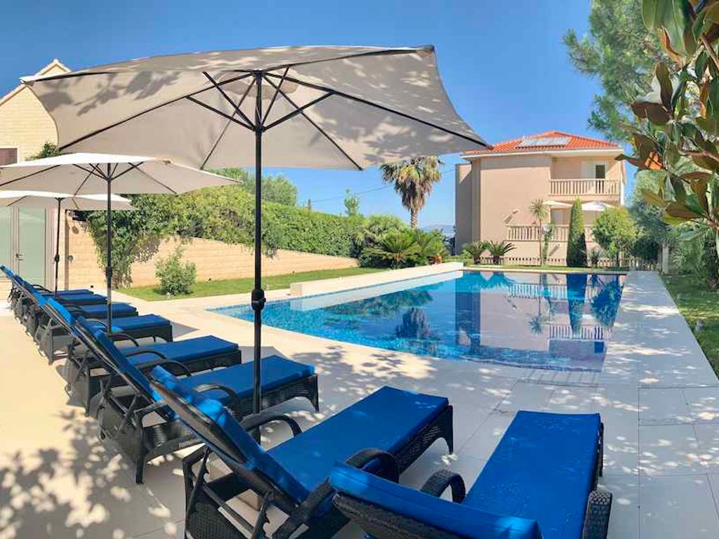 Ferienwohnung mit Meerblick, Klimaanlage und Pool
