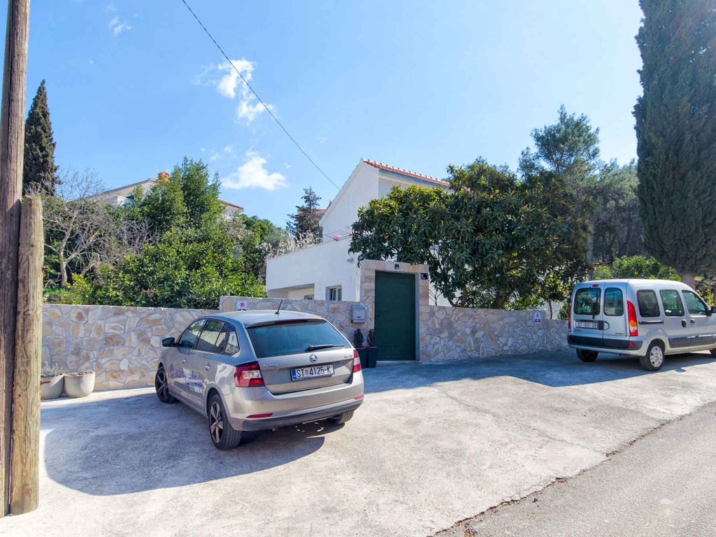 Ferienwohnung mit Klimaanlage, Terrasse und Meerblick in Supetar
