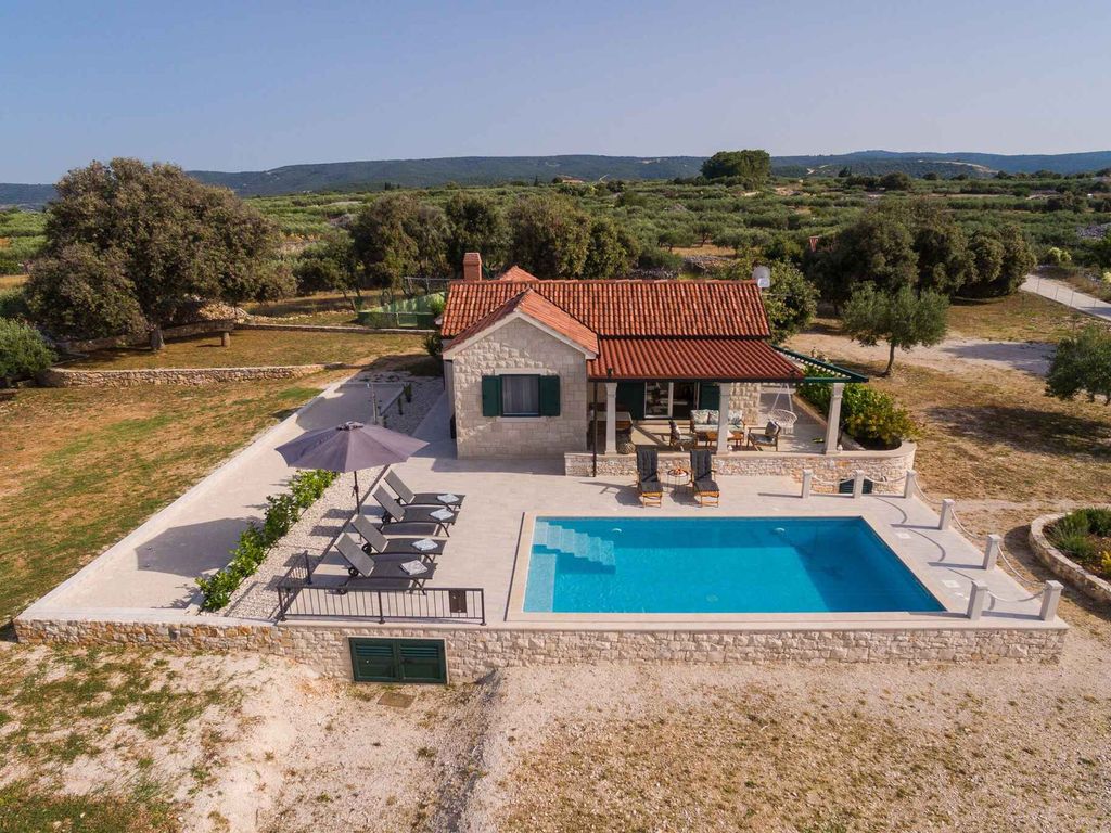 Ferienhaus mit Klimaanlage, Pool und Grill