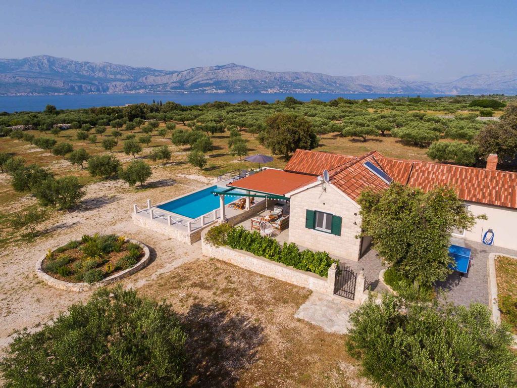 Ferienhaus mit Klimaanlage, Pool und Grill