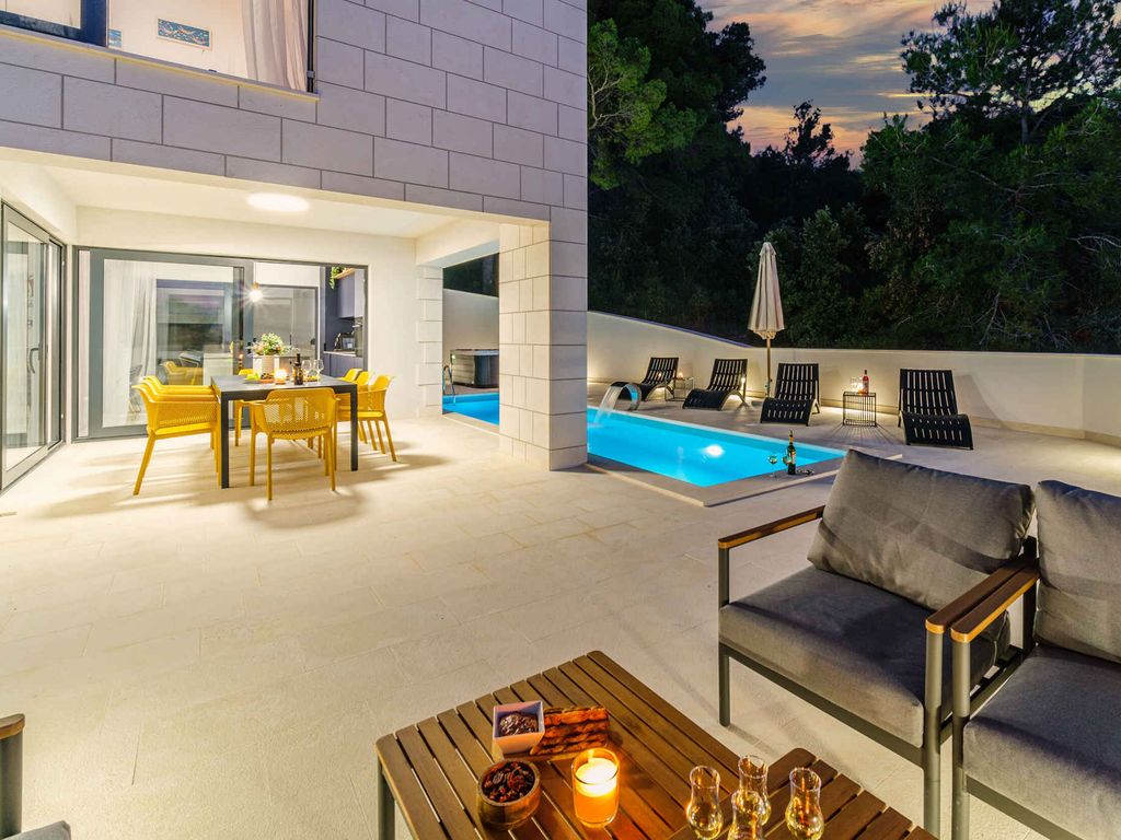 Villa mit Pool und Klimaanlage