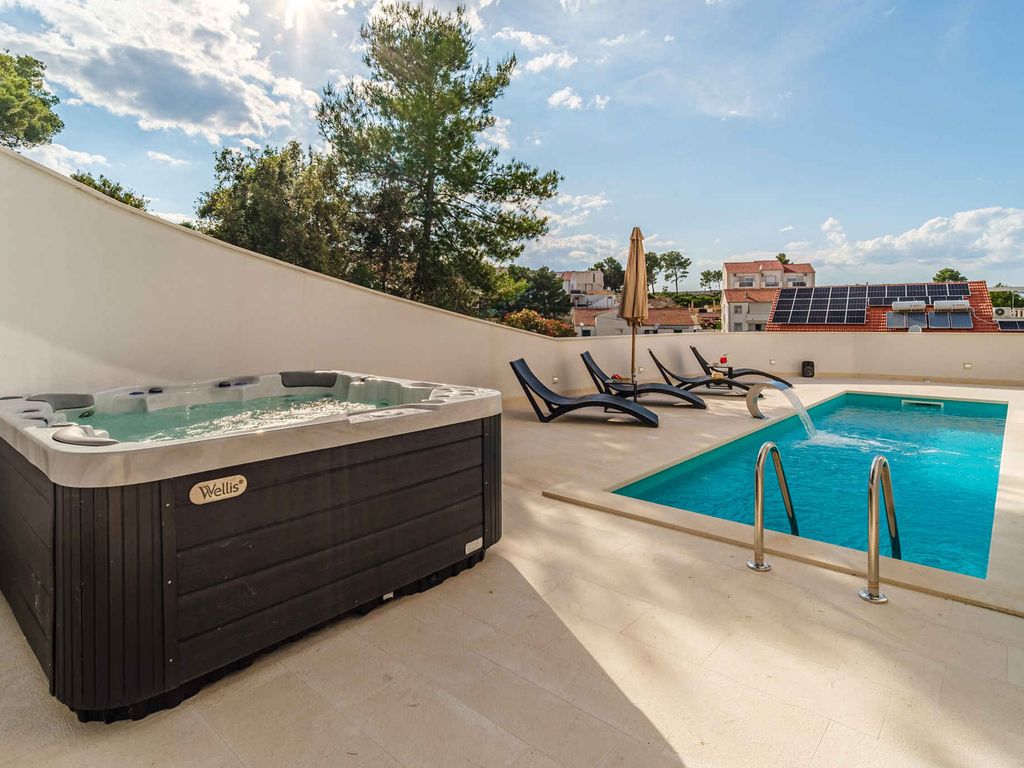 Villa mit Pool und Klimaanlage