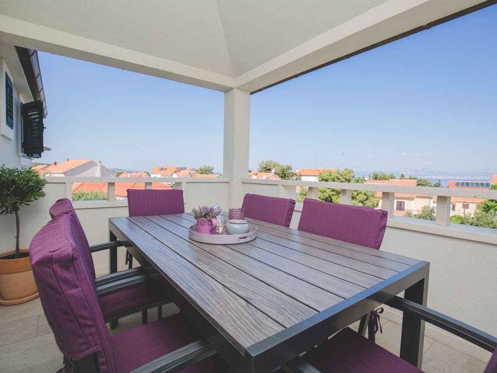 Ferienwohnung mit Terrasse, Meerblick