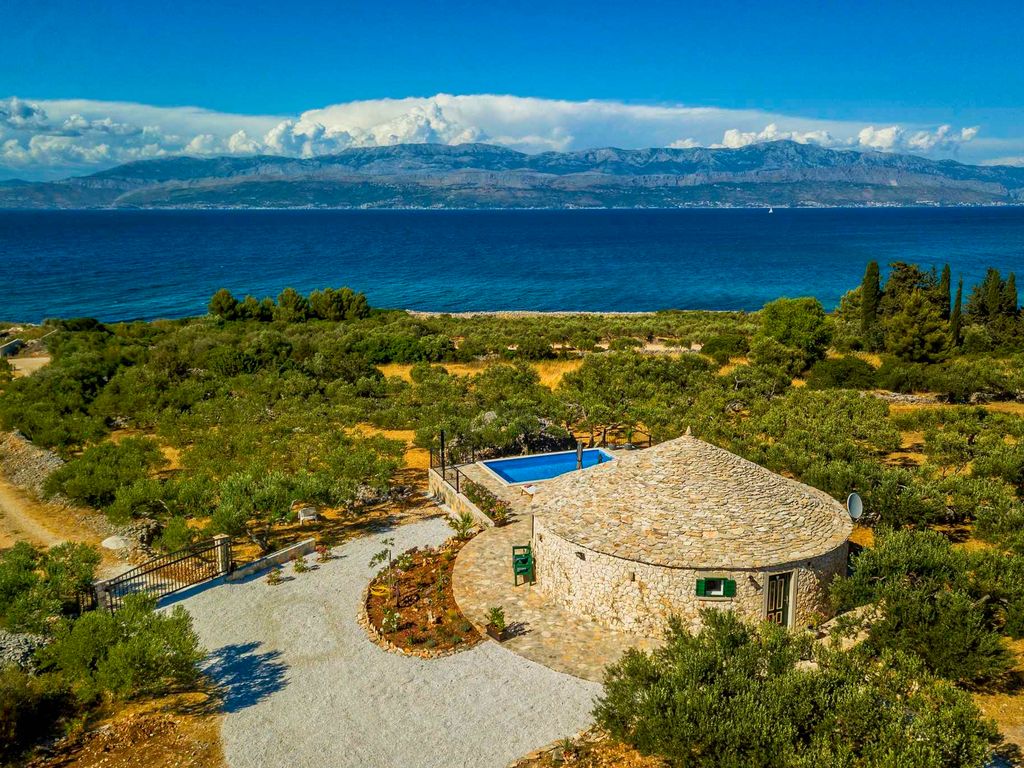 Ferienhaus mit Privatpool und Meerblick