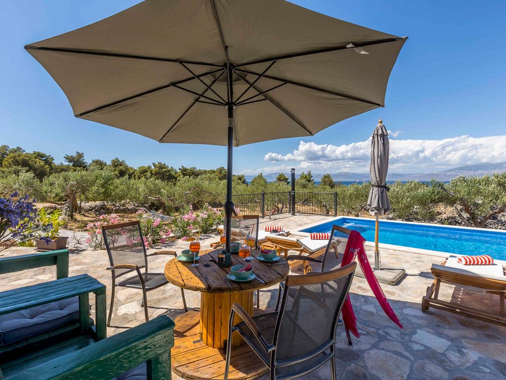 Ferienhaus mit Privatpool und Meerblick