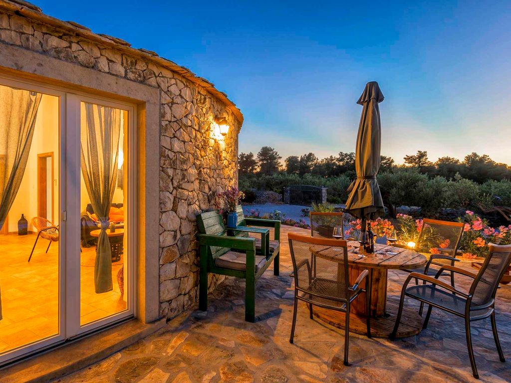 Ferienhaus mit Privatpool und Meerblick