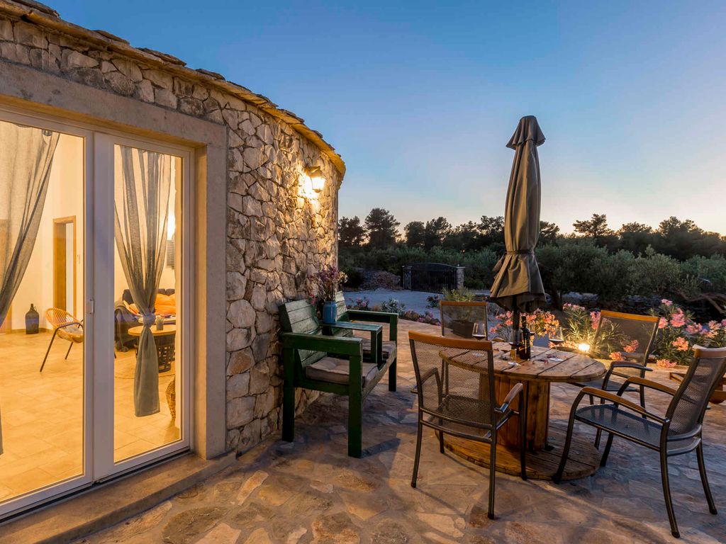 Ferienhaus mit Privatpool und Meerblick