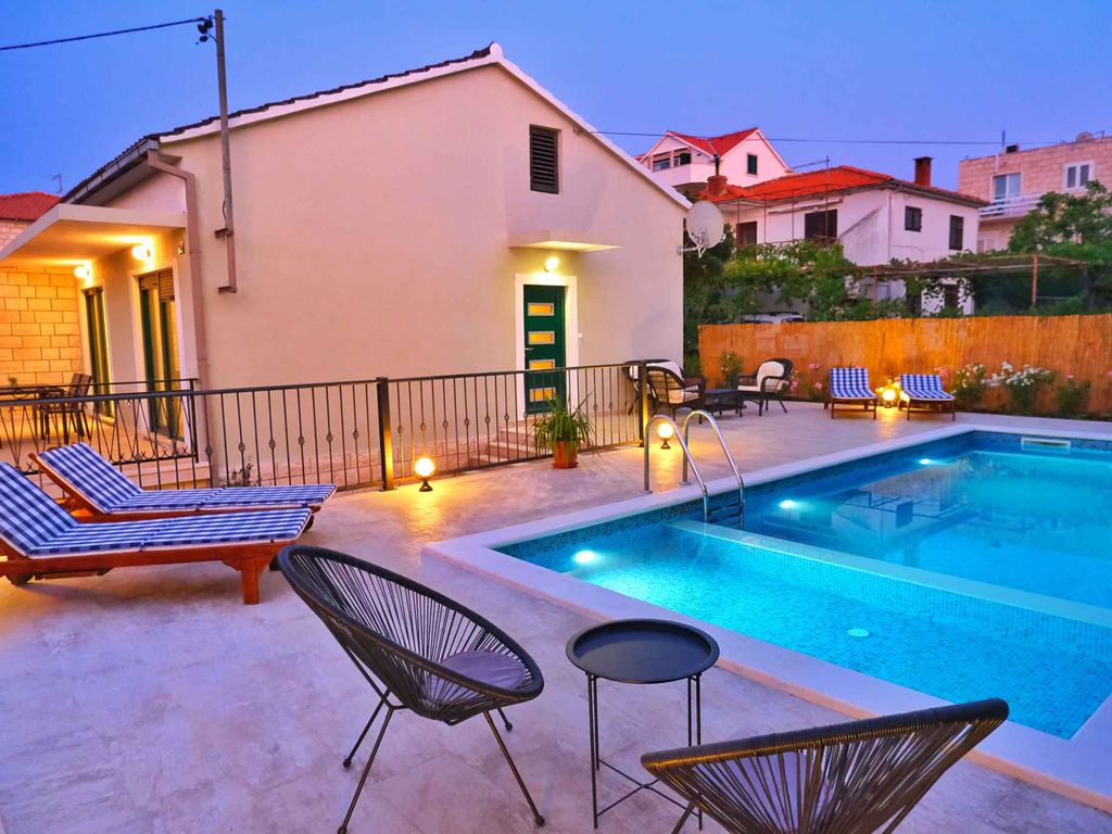 Ferienhaus mit Pool und Klimaanlage
