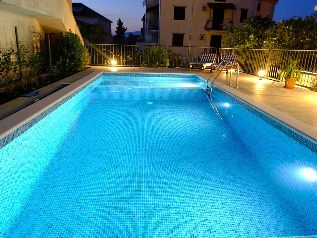 Ferienhaus mit Pool und Klimaanlage