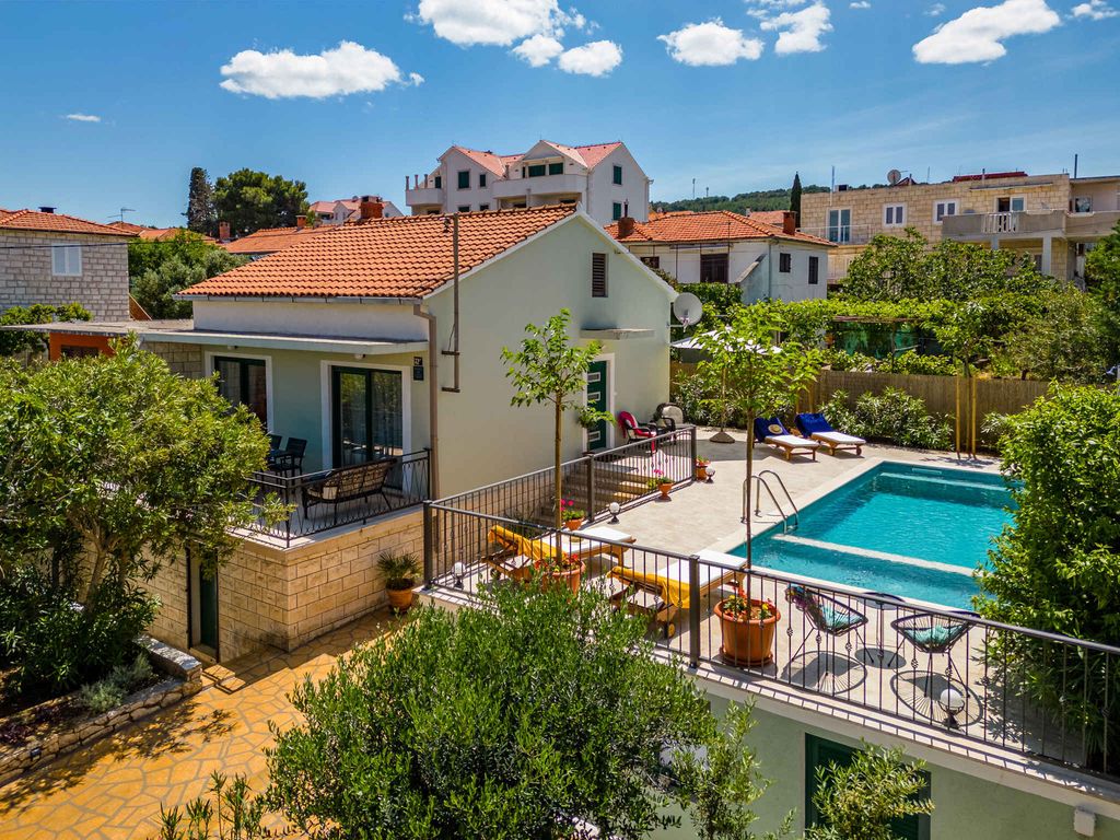 Ferienhaus mit Pool und Klimaanlage