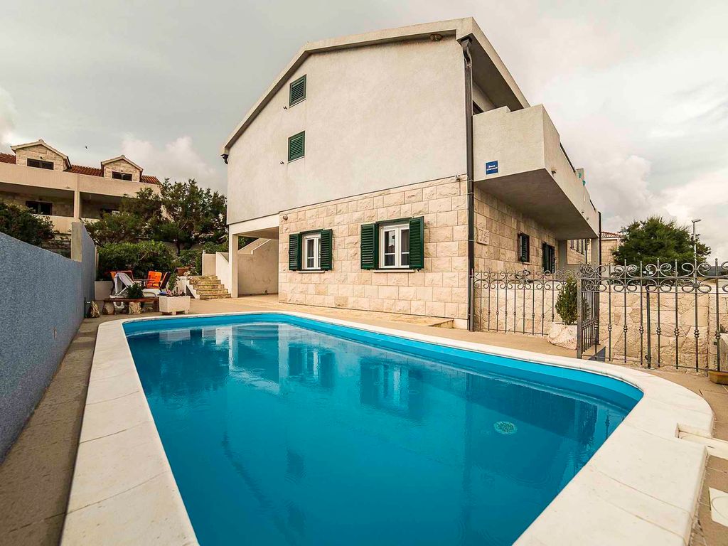 Ferienwohnung mit Pool und Klimaanlage
