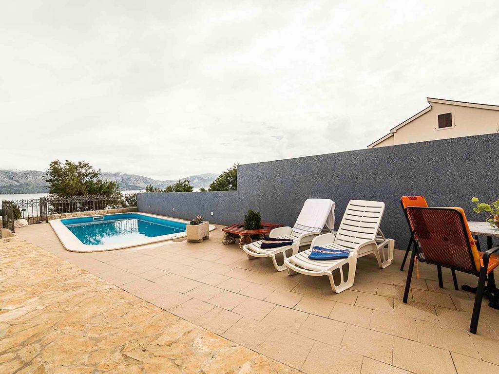 Ferienwohnung mit Pool und Klimaanlage
