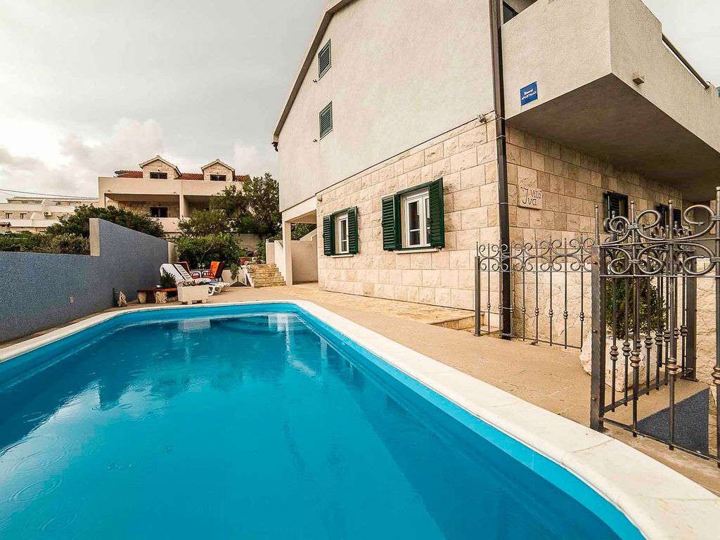 Ferienwohnung mit Klimaanlage und Pool