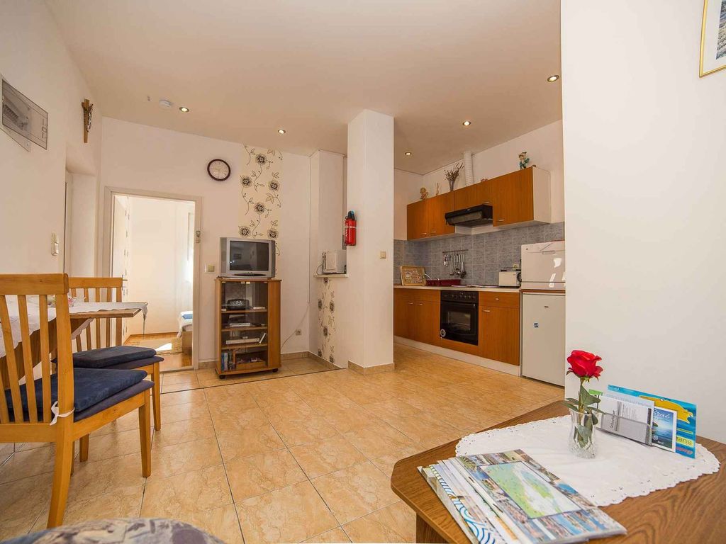 Ferienwohnung mit einem Schlafzimmer und Terrasse, nur 300 m vom Meer entfernt.