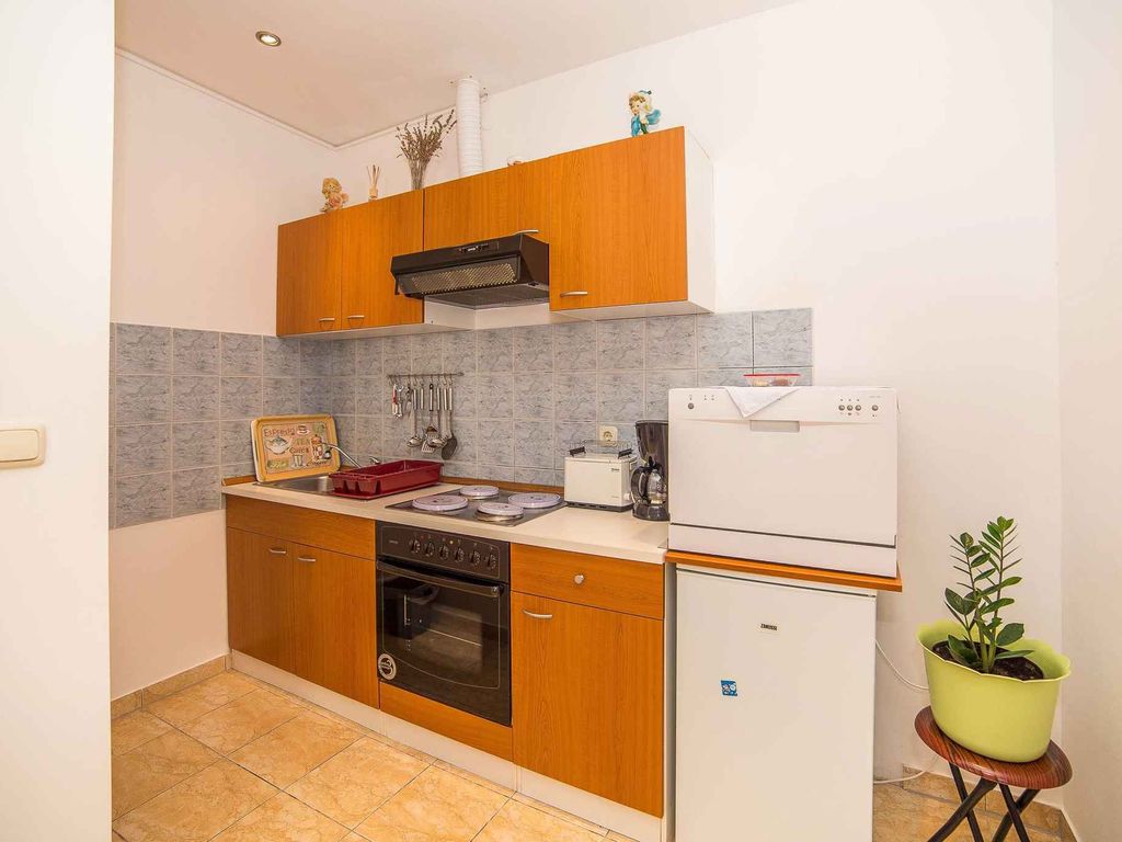 Ferienwohnung mit einem Schlafzimmer und Terrasse, nur 300 m vom Meer entfernt.