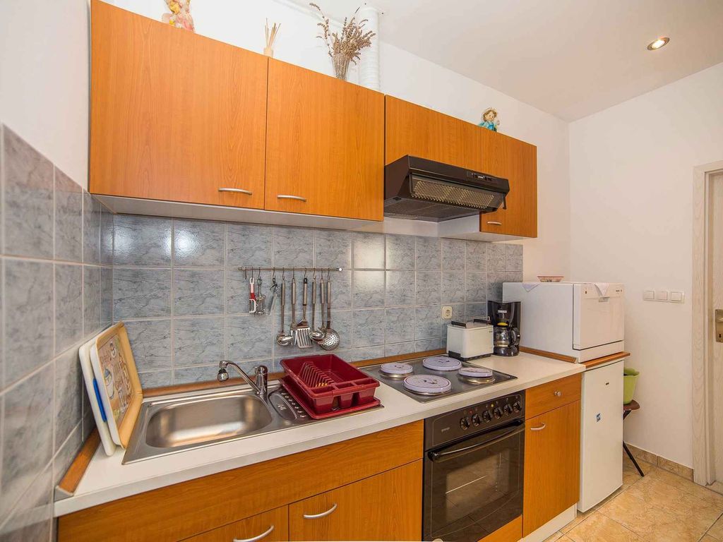 Ferienwohnung mit einem Schlafzimmer und Terrasse, nur 300 m vom Meer entfernt.