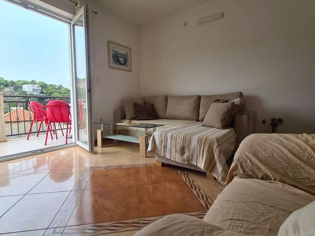 Apartment mit zwei Schlafzimmern auf der Insel Brač, 100 m vom Strand entfernt