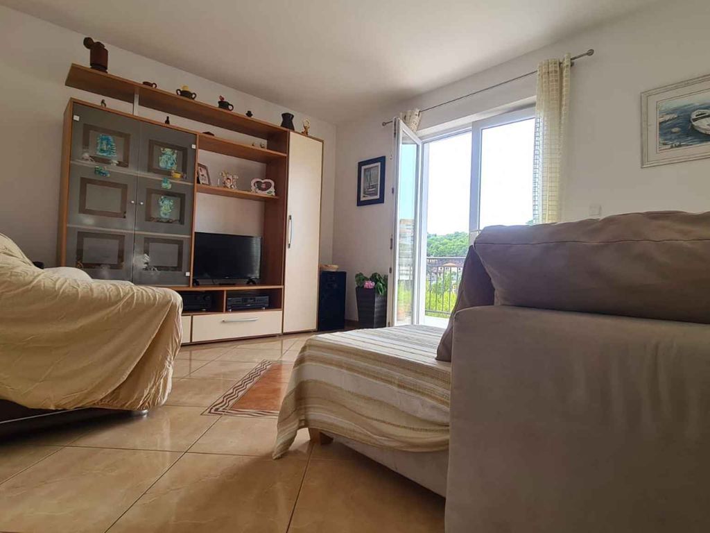 Apartment mit zwei Schlafzimmern auf der Insel Brač, 100 m vom Strand entfernt