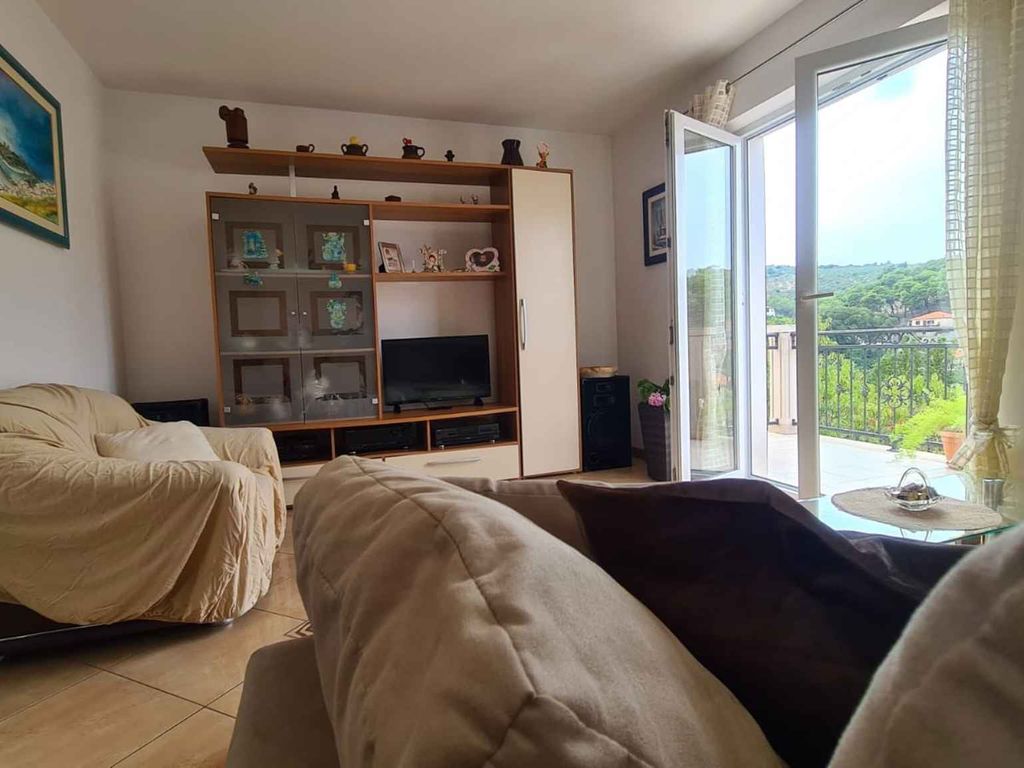 Apartment mit zwei Schlafzimmern auf der Insel Brač, 100 m vom Strand entfernt
