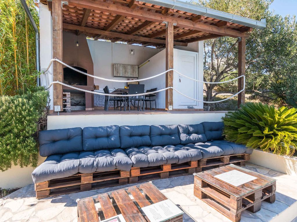 Ferienwohnung mit Balkon und Pool