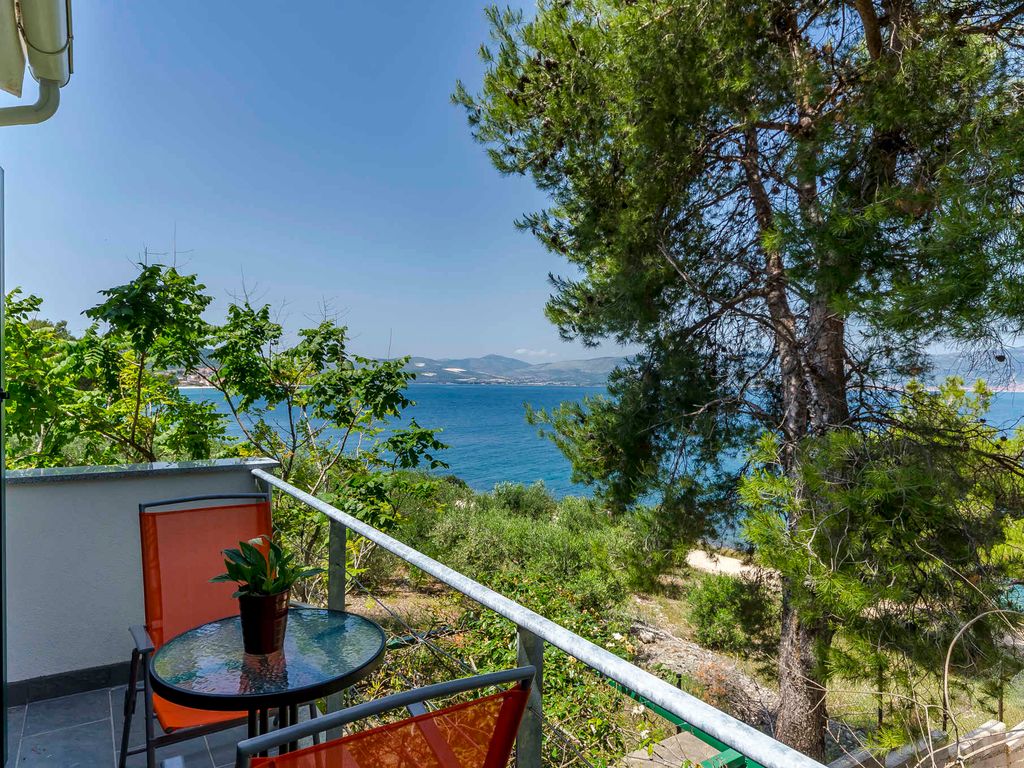 Ferienhaus liegt am Meer auf einer Insel
