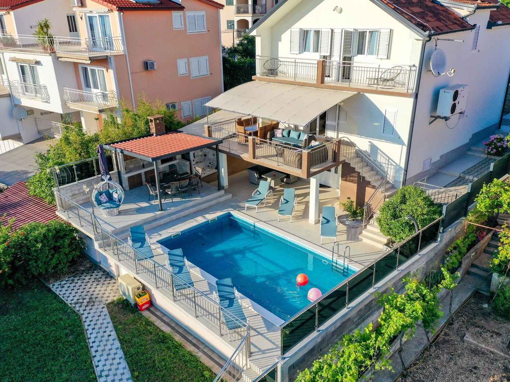 Ferienhaus mit Klimaanlage und Außenpool