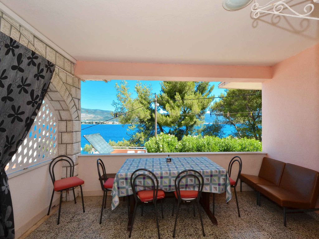 Ferienwohnung mit Klimaanlage, Balkon und Meerblick in Arbanija