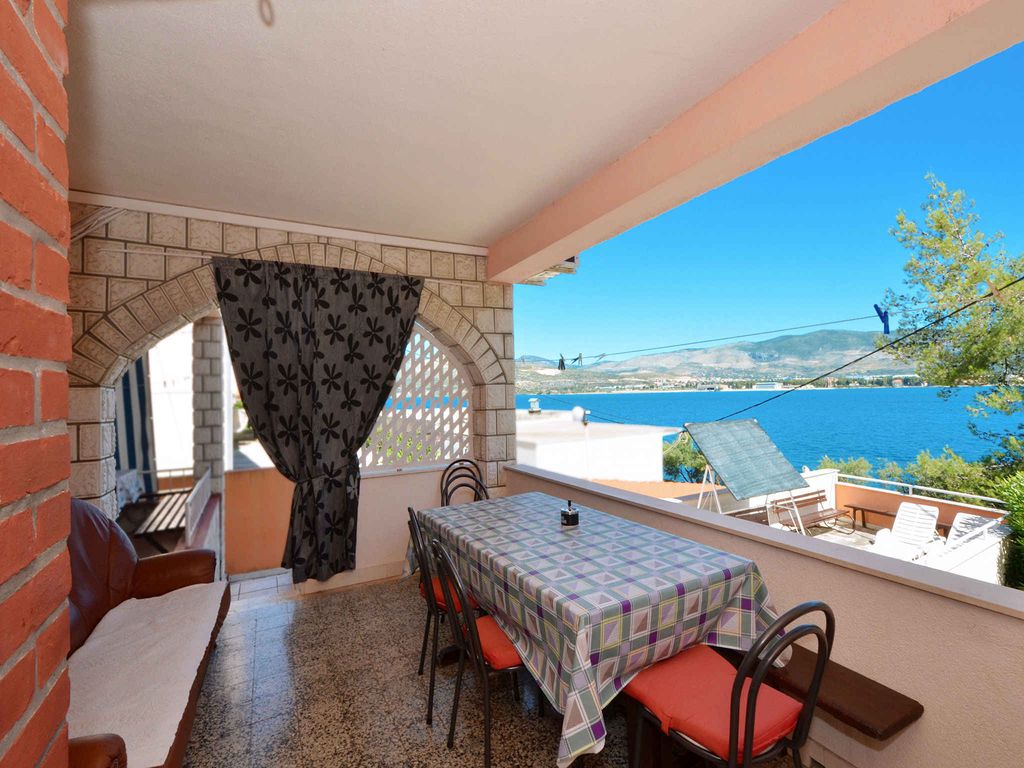Ferienwohnung mit Klimaanlage, Balkon und Meerblick in Arbanija