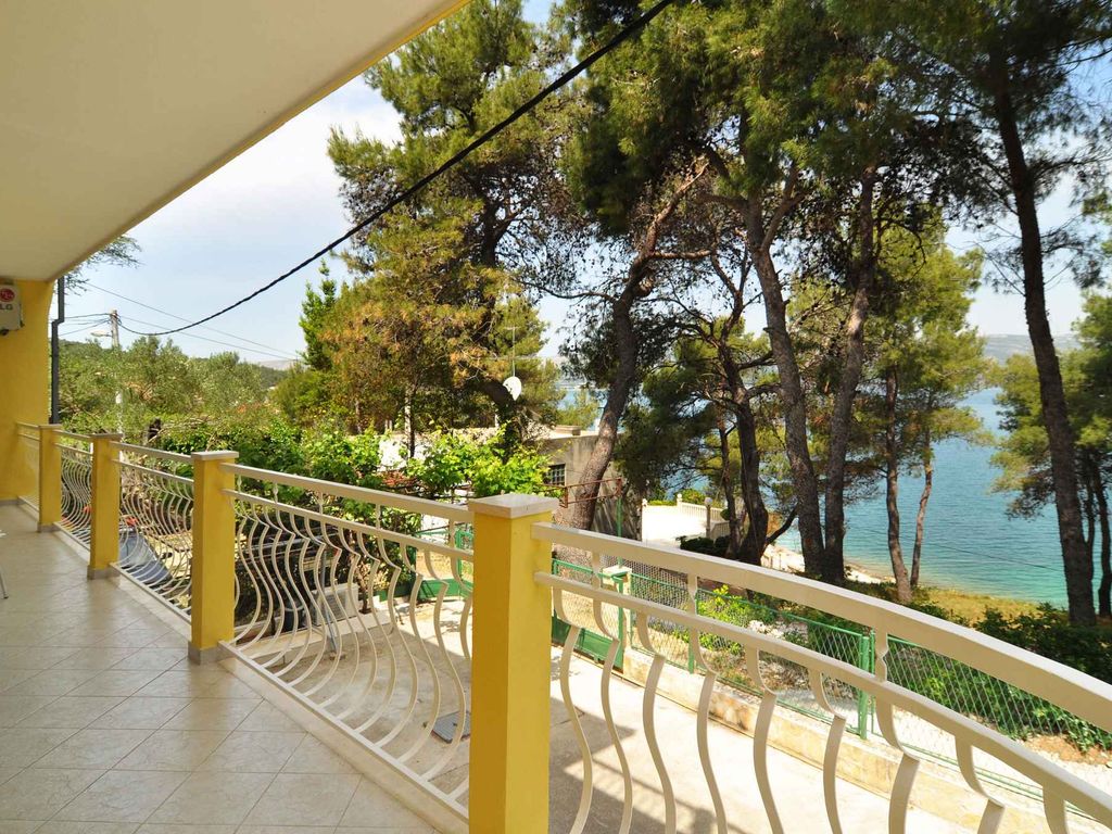 Atemberaubende Wohnung mit Balkon, 20 m vom Strand entfernt auf der Insel Ciovo