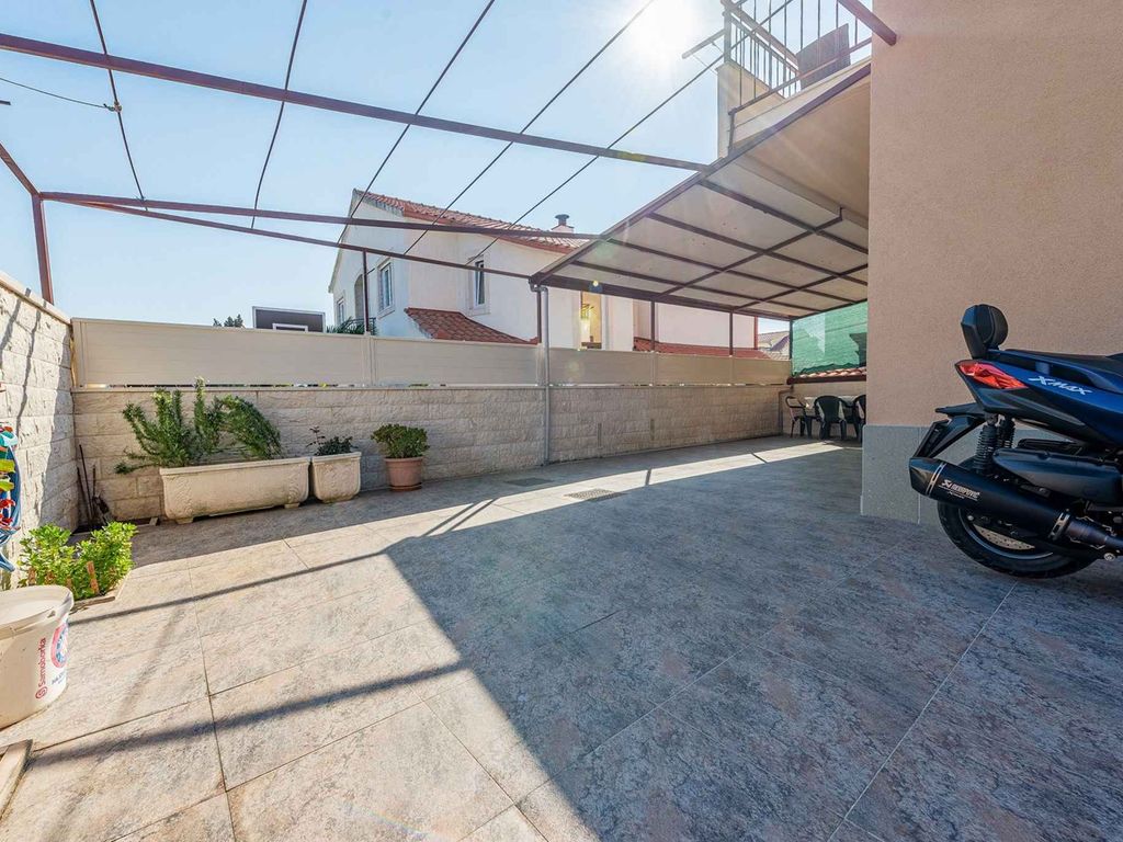 Ferienwohnung mit Klimaanlage und Balkon