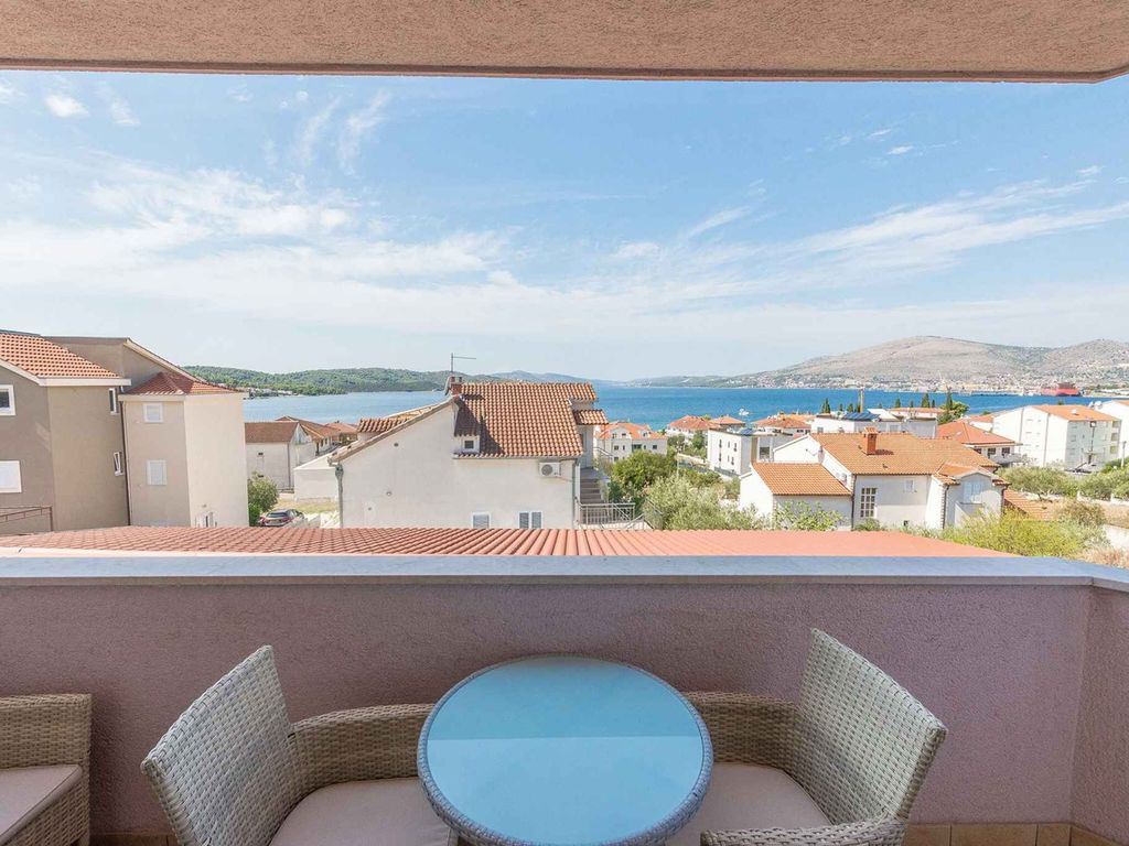 Apartment mit zwei Schlafzimmern und Meerblick in Strandnähe