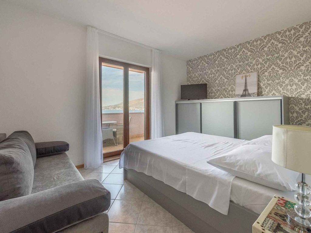 Apartment mit zwei Schlafzimmern und Meerblick in Strandnähe