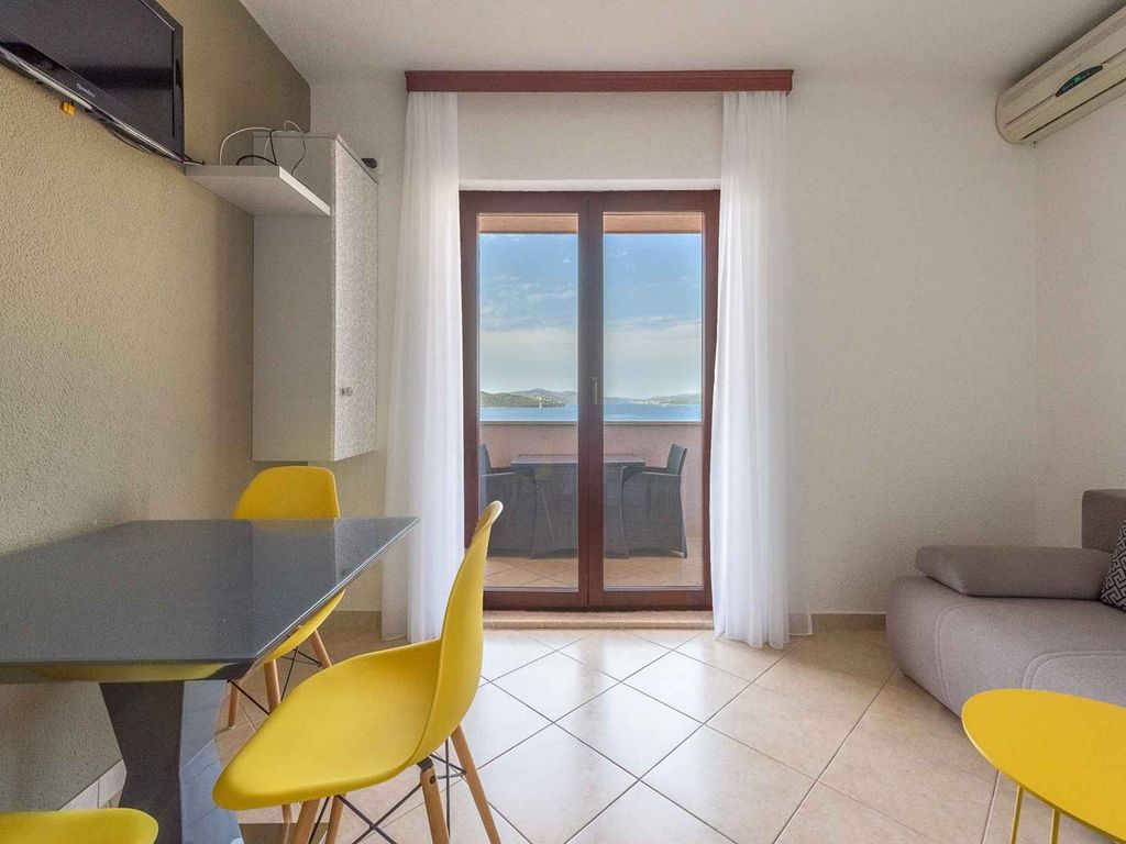 Apartment mit einen Schlafzimmer und Meerblick in Strandnähe