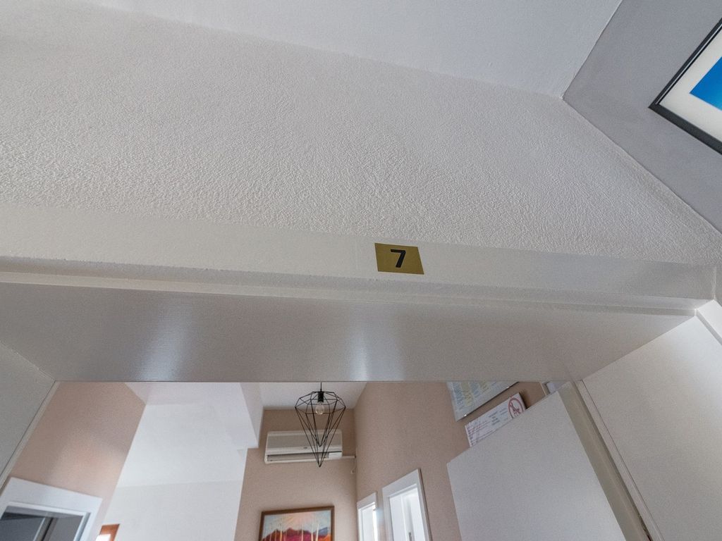 Apartment mit zwei Schlafzimmern und Meerblick in Strandnähe