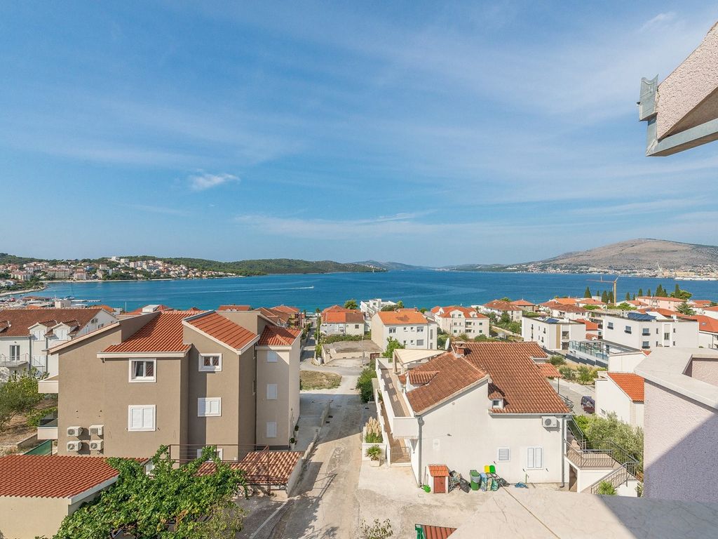Apartment mit zwei Schlafzimmern und Meerblick in Strandnähe