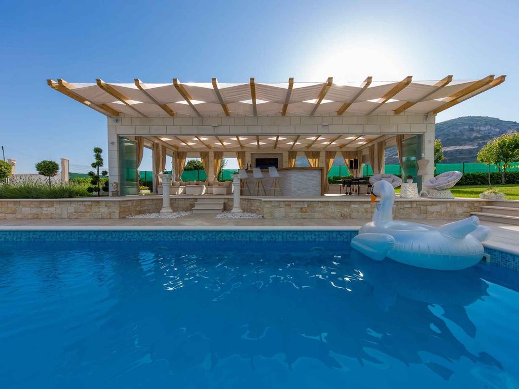 Charmante Ferienvilla Malo in Seget Donji mit privatem Pool und Meerblick