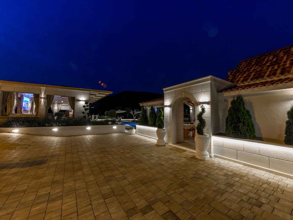 Charmante Ferienvilla Malo in Seget Donji mit privatem Pool und Meerblick