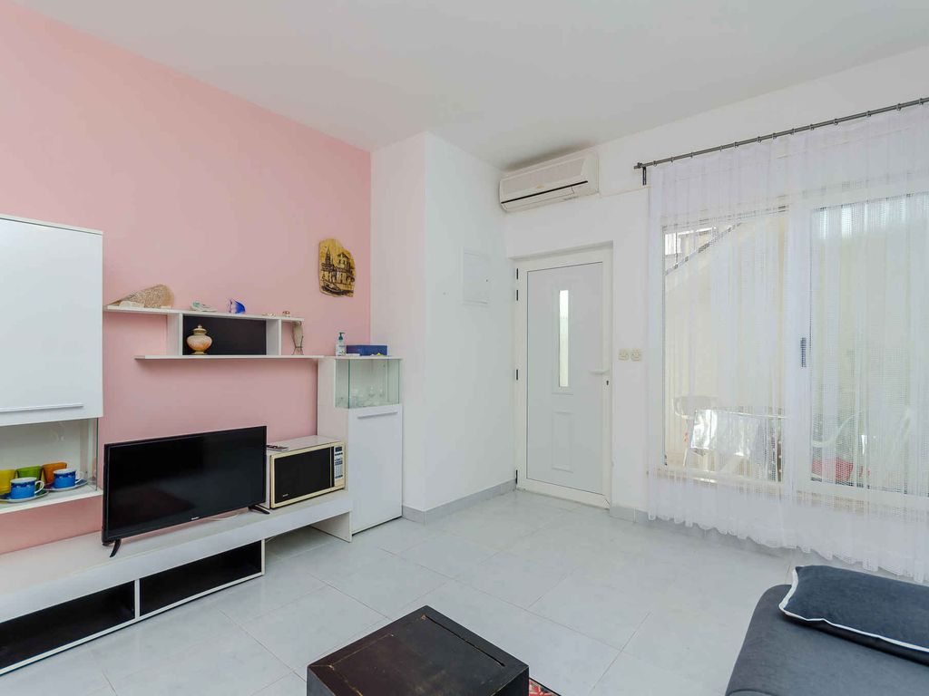 Ferienwohnung mit Klimaanlage und Balkon
