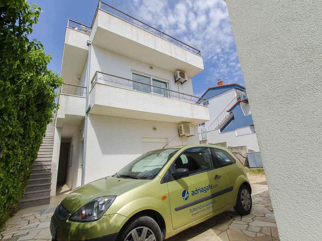 Ferienwohnung mit Klimaanlage und Balkon
